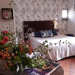 Appartement Logis Muraille Romaine, Centre Historique, Lit Queen Size