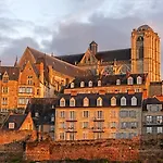 Logis Muraille Romaine, Centre Historique, Lit Queen Size Le Mans