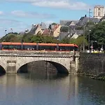Appartement Logis Muraille Romaine, Centre Historique, Lit Queen Size *