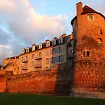 Logis Muraille Romaine, Centre Historique, Lit Queen Size Le Mans