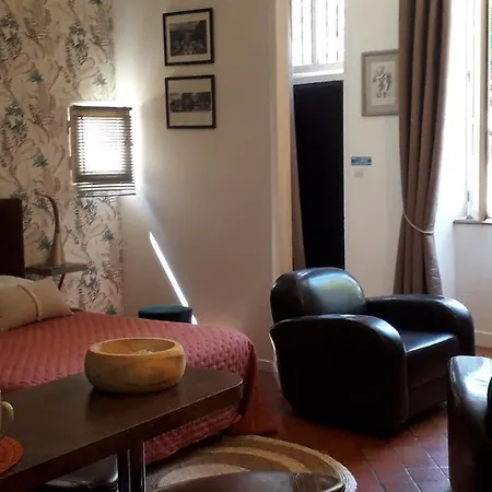 Apartamento Logis Muraille Romaine, Centre Historique, Lit Queen Size *