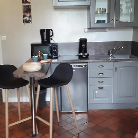 Logis Muraille Romaine, Centre Historique, Lit Queen Size Апартаменты *