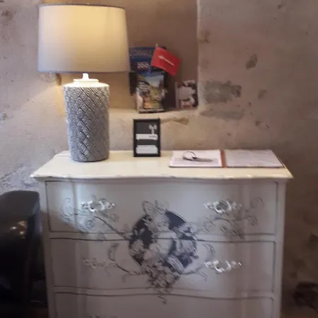 Logis Muraille Romaine, Centre Historique, Lit Queen Size Ле-Ман