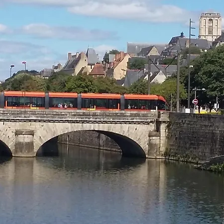 Апартаменты Logis Muraille Romaine, Centre Historique, Lit Queen Size