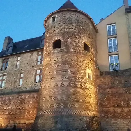 Апартаменты Logis Muraille Romaine, Centre Historique, Lit Queen Size