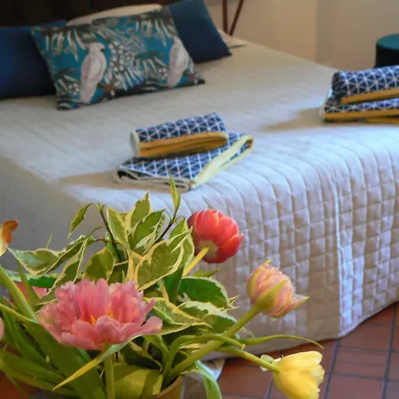 Апартаменты Logis Muraille Romaine, Centre Historique, Lit Queen Size *