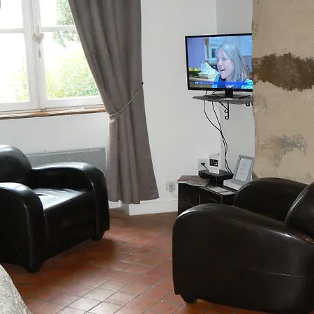 Logis Muraille Romaine, Centre Historique, Lit Queen Size *