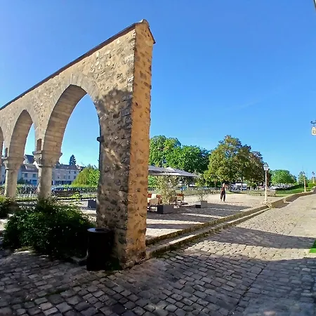 Logis Muraille Romaine, Centre Historique, Lit Queen Size * Le Mans