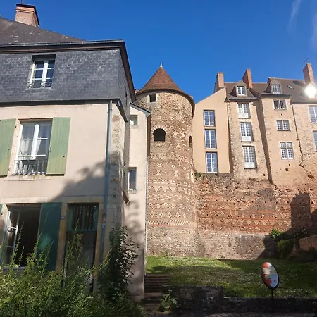 Apartmán Logis Muraille Romaine, Centre Historique, Lit Queen Size
