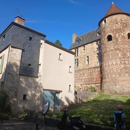 Logis Muraille Romaine, Centre Historique, Lit Queen Size Apartmán *