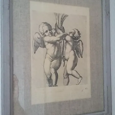 Logis Muraille Romaine, Centre Historique, Lit Queen Size *