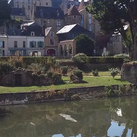 Logis Muraille Romaine, Centre Historique, Lit Queen Size * Ле-Ман