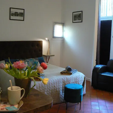 Logis Muraille Romaine, Centre Historique, Lit Queen Size Apartmán