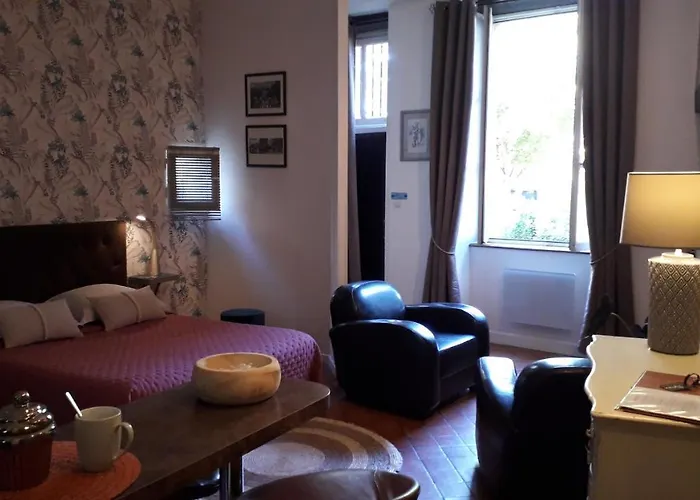 Logis Muraille Romaine, Centre Historique, Lit Queen Size * Λε Μανς