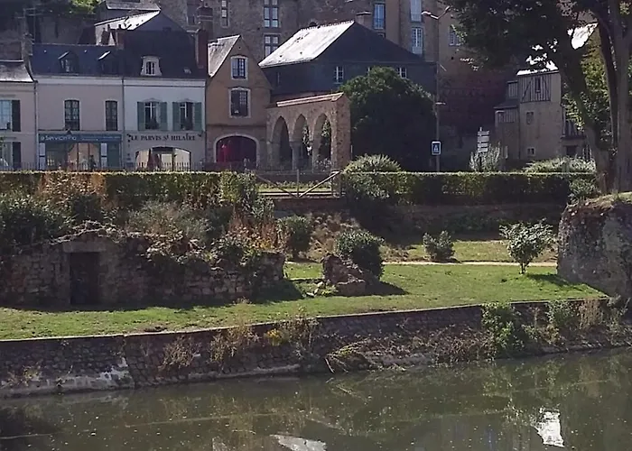 Apartamento Logis Muraille Romaine, Centre Historique, Lit Queen Size *