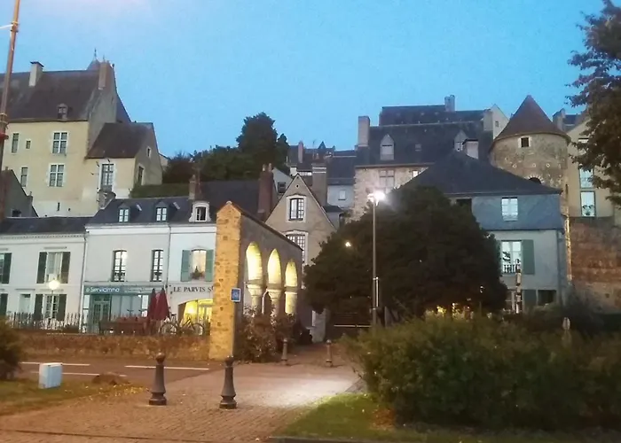 Apartamento Logis Muraille Romaine, Centre Historique, Lit Queen Size Le Mans