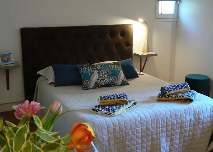 Logis Muraille Romaine, Centre Historique, Lit Queen Size لو مان