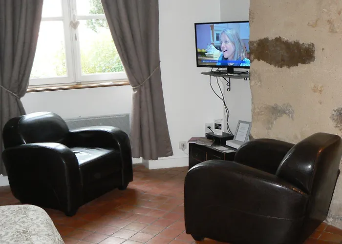 Logis Muraille Romaine, Centre Historique, Lit Queen Size *