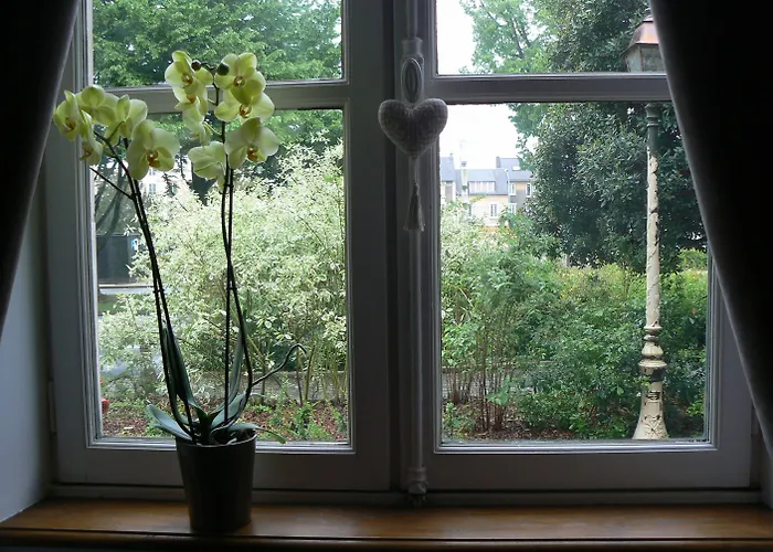 Logis Muraille Romaine, Centre Historique, Lit Queen Size شقة *