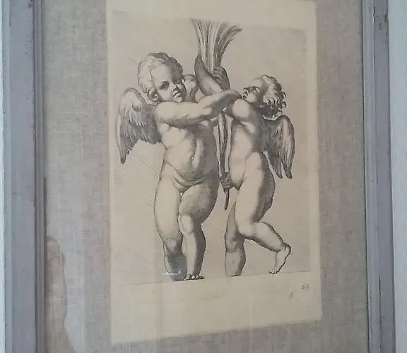 Logis Muraille Romaine, Centre Historique, Lit Queen Size *