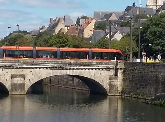 Apartamento Logis Muraille Romaine, Centre Historique, Lit Queen Size *