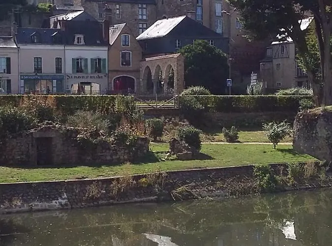 Logis Muraille Romaine, Centre Historique, Lit Queen Size * لو مان